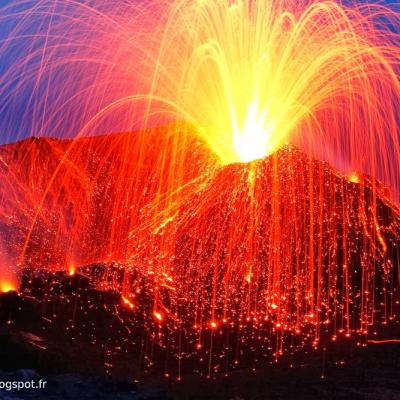 volcan Stromboli en éruption